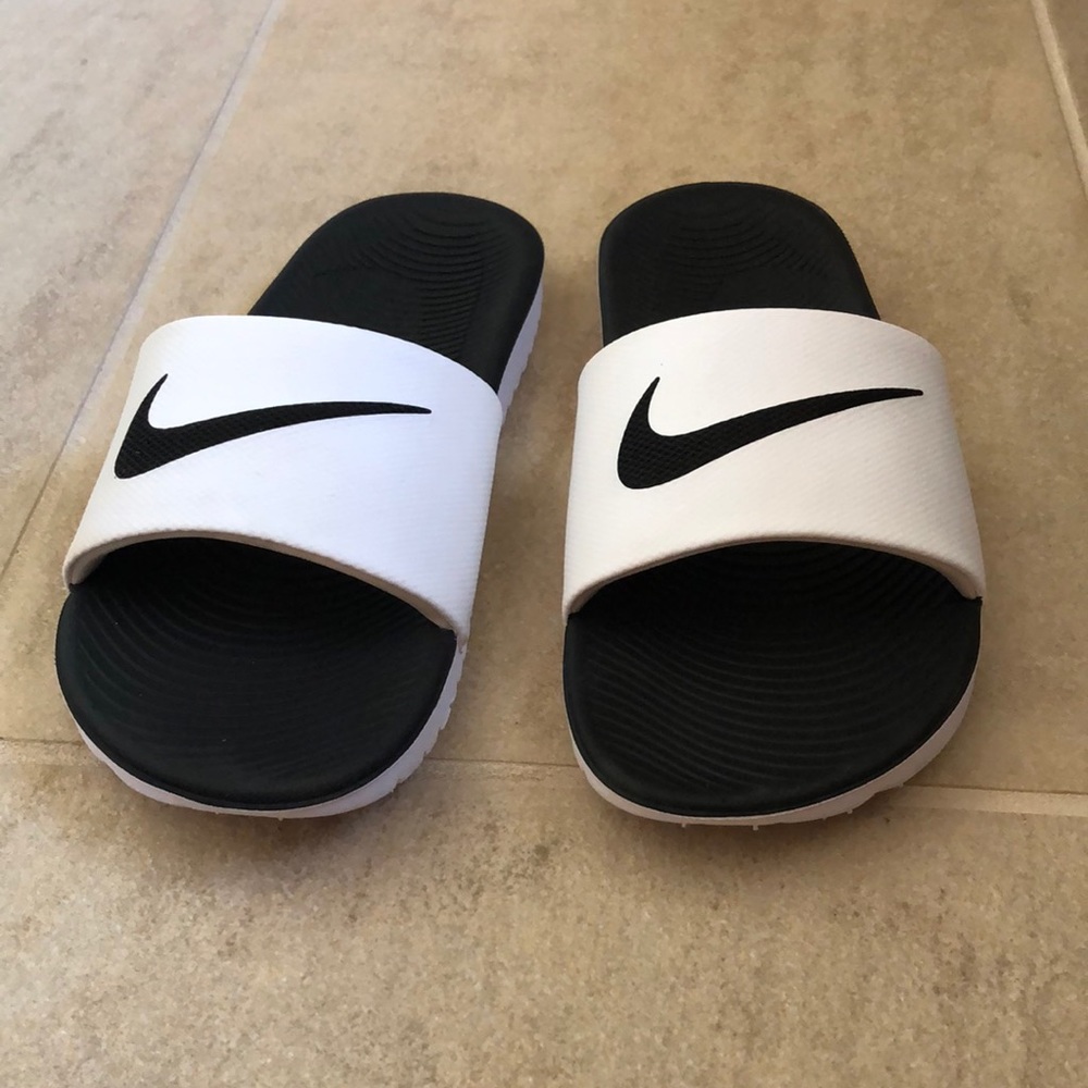 White Nike Kawa slides size 3 Y